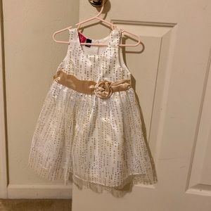 Pretty little girls dress!
